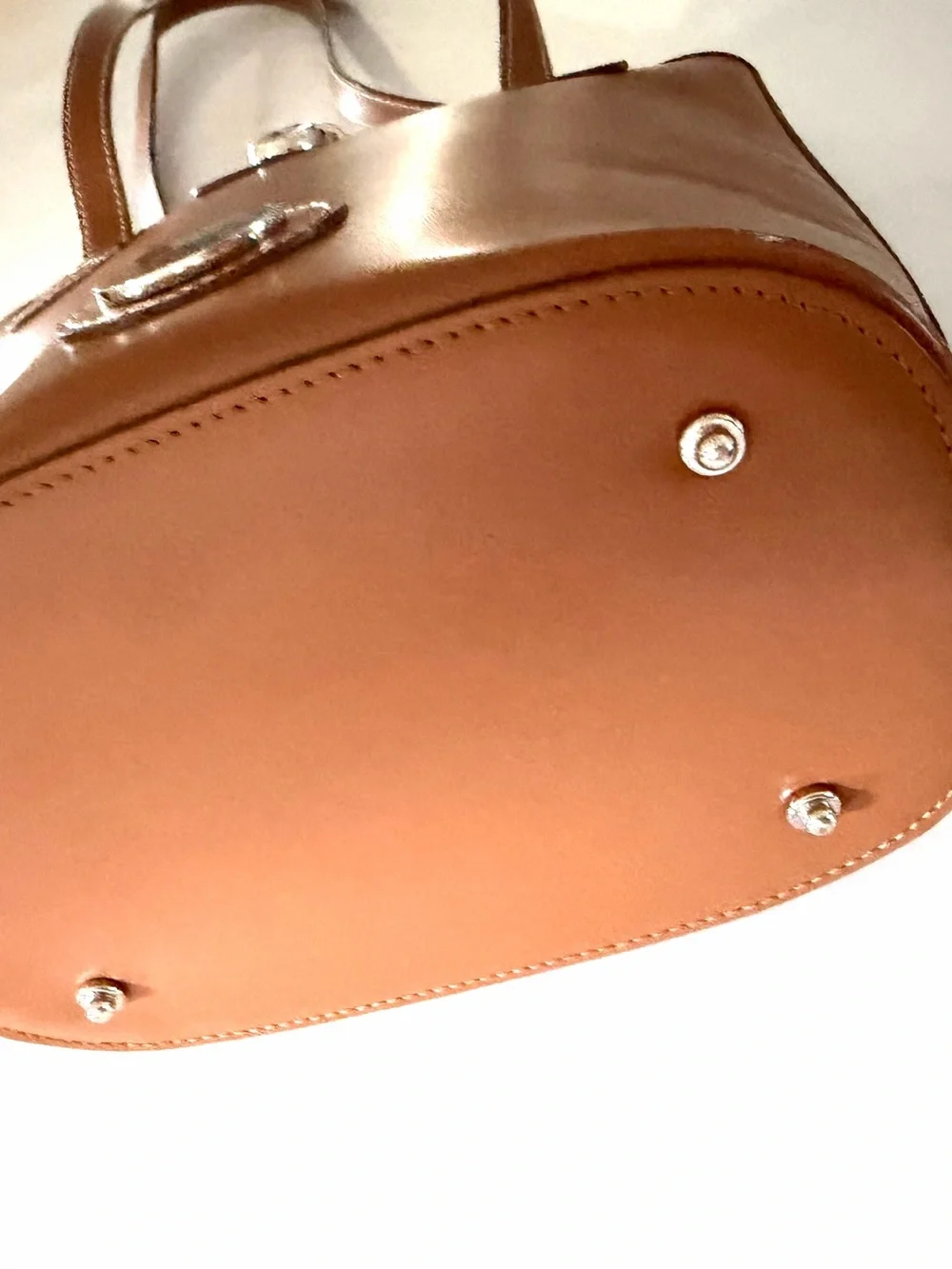 DOONEY & BOURKE•British tan leather bucket shoulder bag EUC